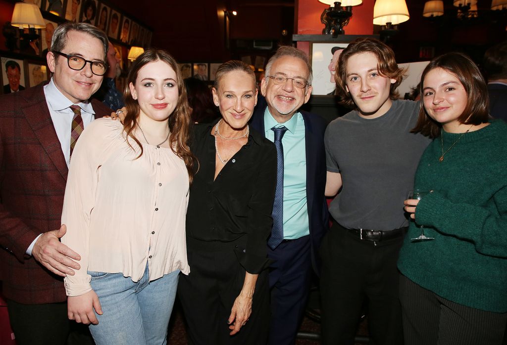 Sarah Jessica Parker y Matthew Broderick con sus hijos, Marion Loretta, James Wilkie y Tabitha Hodge, en la presentación del libro de Marc Shaiman en Nueva York