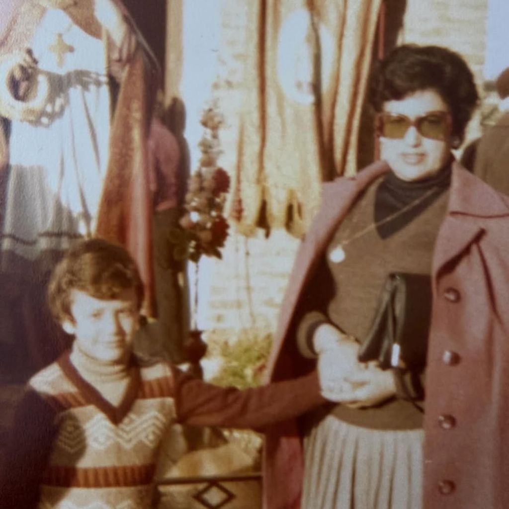 Felicidad junto a Roberto, el pequeño de sus cuatro hijos