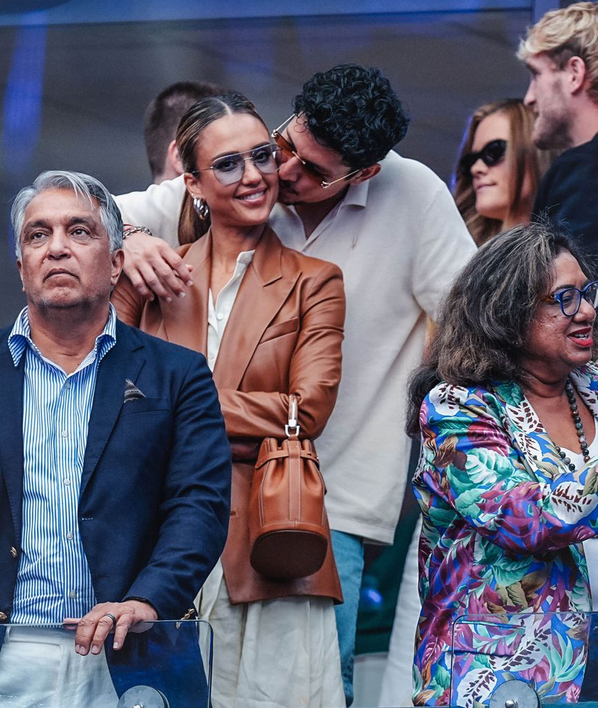  Jessica Alba y Danny Ramirez derrocharon miel en el US Open, donde estuvo presente Mark Alba, padre de ella.