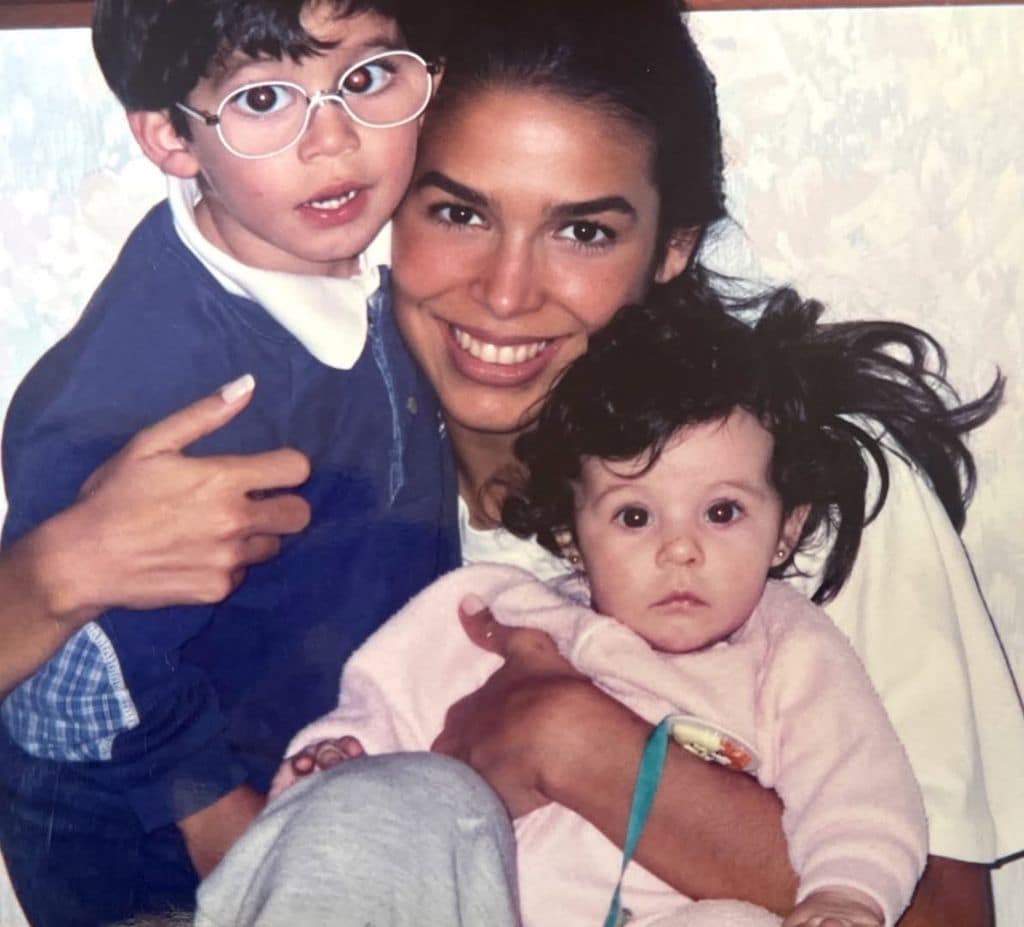 Y entre las bellas memorias, nos mostró los días en casa hace unos años