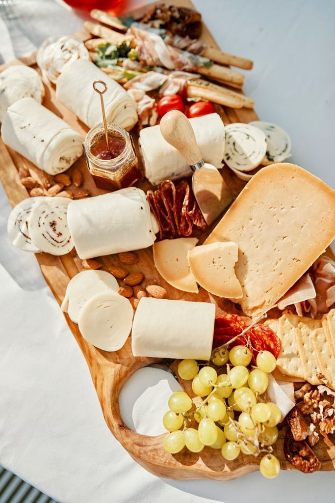 Una tabla de quesos y carnes frías siempre es un acierto