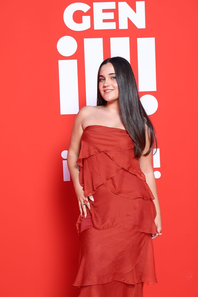 Daniella con un vestido de la marca de la firma de invitadas Miphai