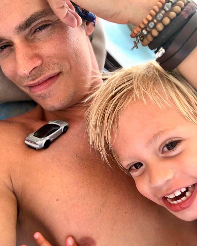 Carlos Baute con su hijo Markuss