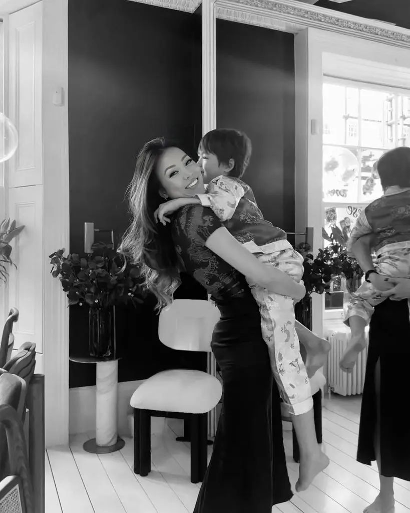 Dara Huang con su hijo Wolfie