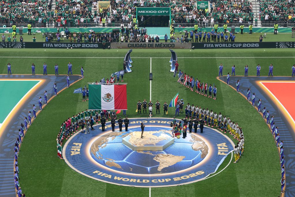 Alejandro FernaÌndez interpretó el Himno Nacional Mexicano en el inicio del Mundial 2026