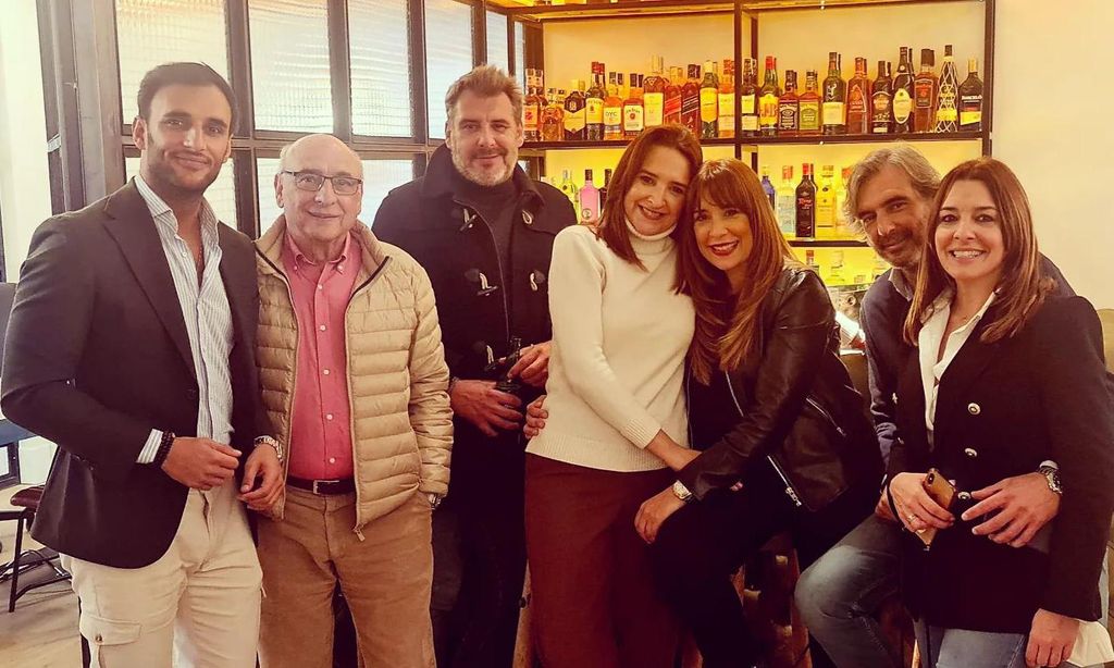 Juan Vega con sus hermanos