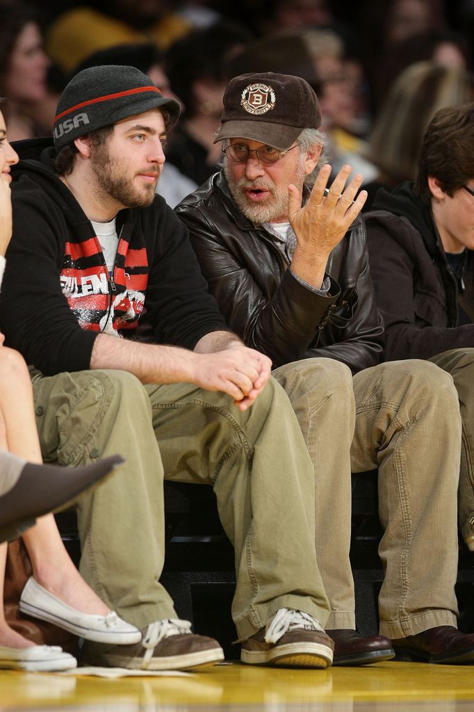 Steven Spielberg junto a su hijo Max, el único nacido de su matrimonio con la actriz Amy Irving