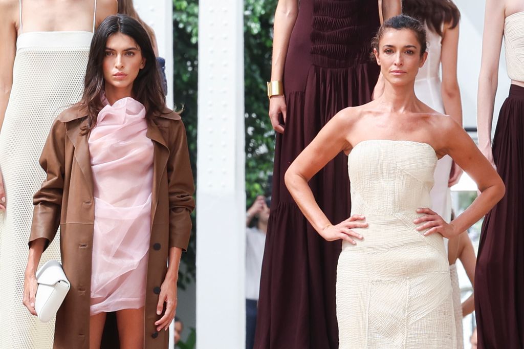 Blanca Romero y Lucía Rivera desfilando para Simorra en la Cibeles Mercedes-Benz Fashion Week Madrid 2026.