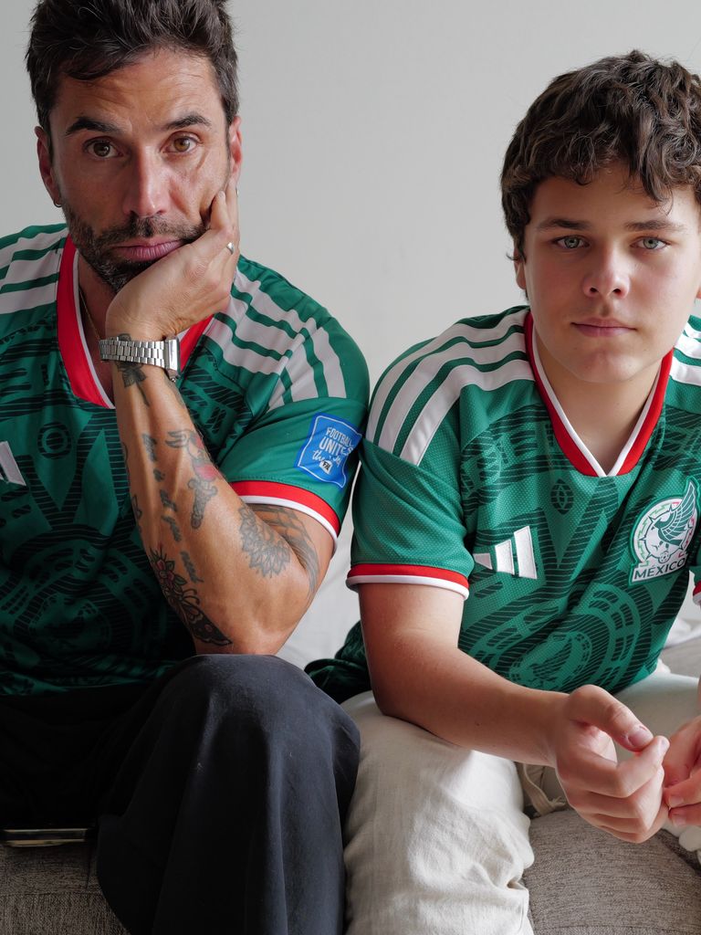 Matías Novoa con su hijo Axel, de 15 años.