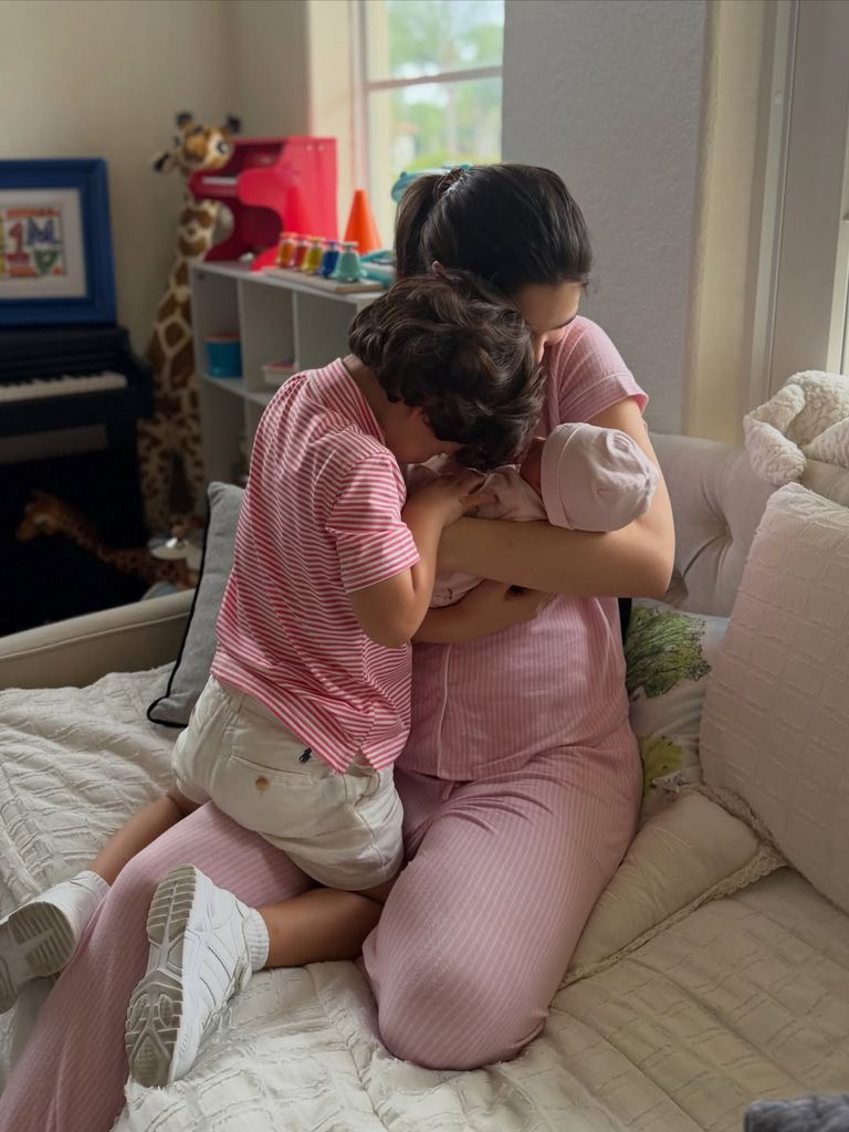 Nadia Ferreira con sus hijos Marquito y Myla.
