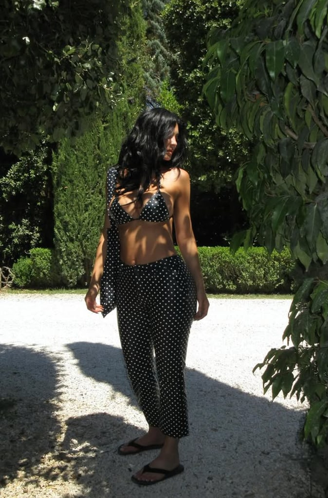 Kylie Jenner en sus vacaciones de verano con un conjunto de archivo.