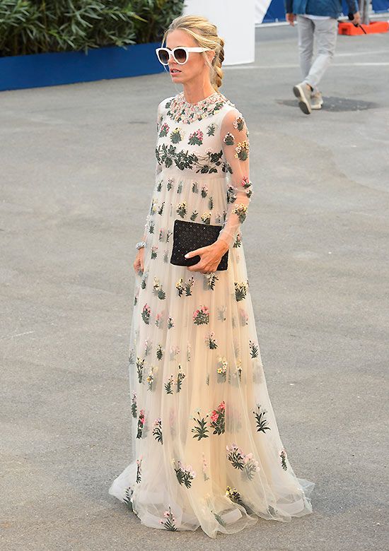Laura Bailey, con un diseño de manga larga en chiffon con flores bordadas, de la colección Pre-fall 2015 de Valentino. El estilo romántico y bohemio de la británica recuerda al de Poppy Delevingne, Sienna Miller o Keira Knightley.
