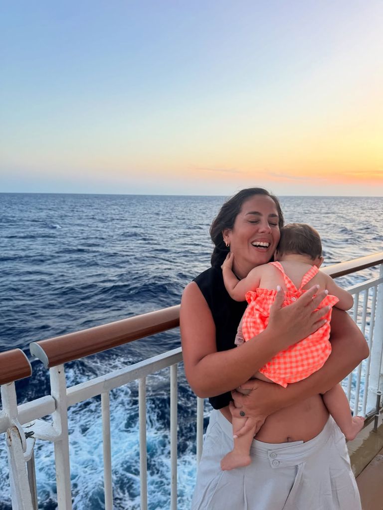 Anabel Pantoja, con su pequeña Alma