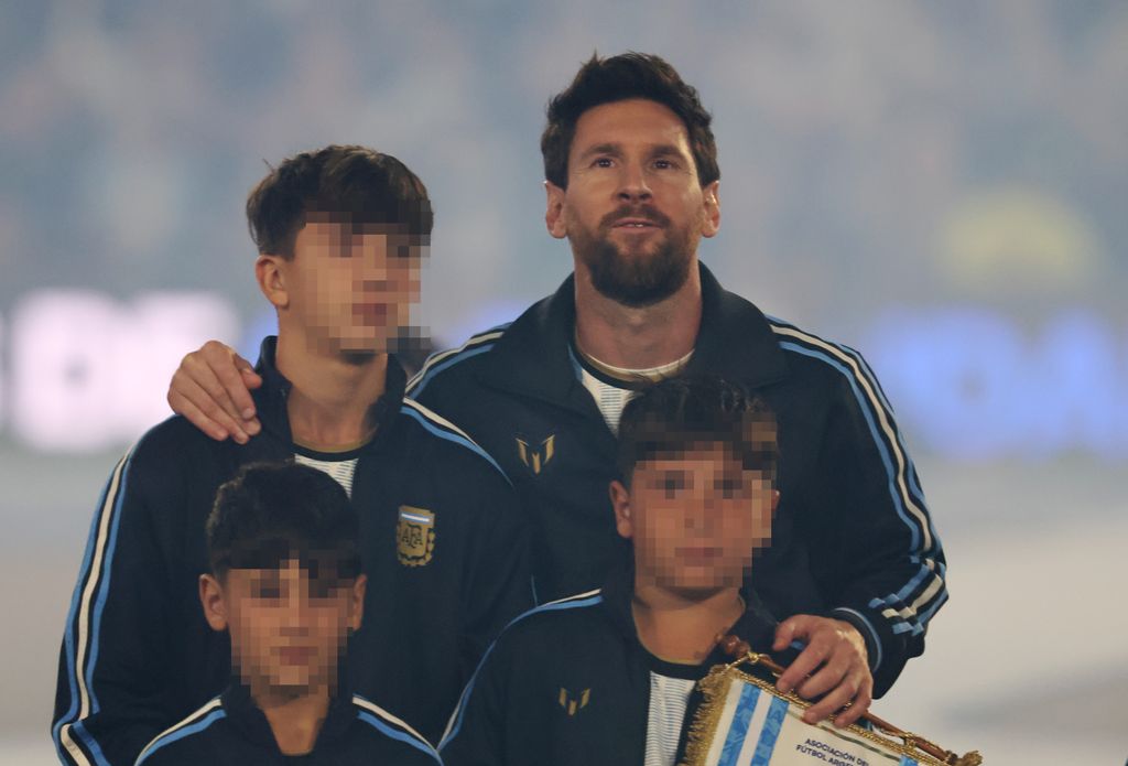 Messi y sus tres hijos, Thiago, Mateo y Ciro