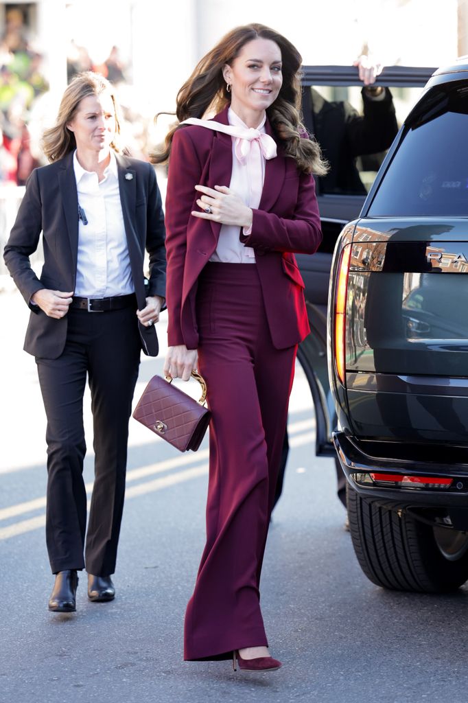 Kate Middleton con su bolso Chanel en Boston. 