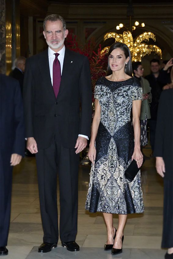 La reina Letizia hace un guiño a Leonor y actualiza su traje blanco en los Premios Francisco Cerecedo 2023