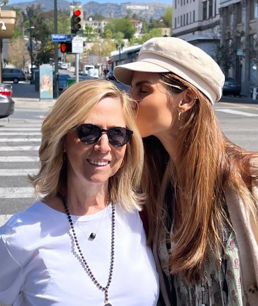 Ariadne Artiles felicita a su madre, Aída