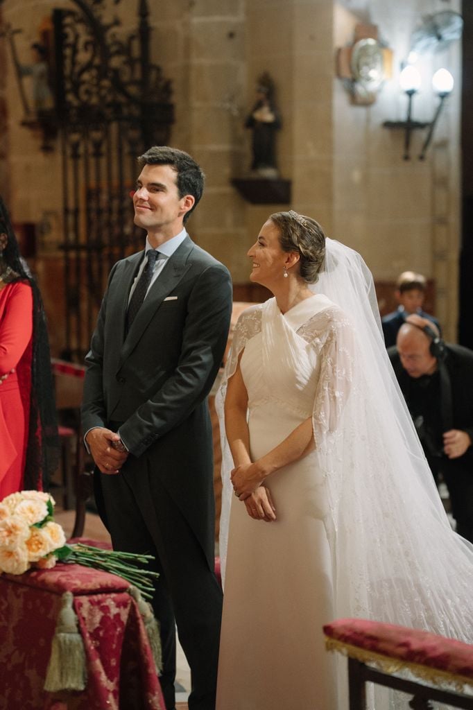 Vestido de novia convertible con capa de Ana Herrero de Tejada