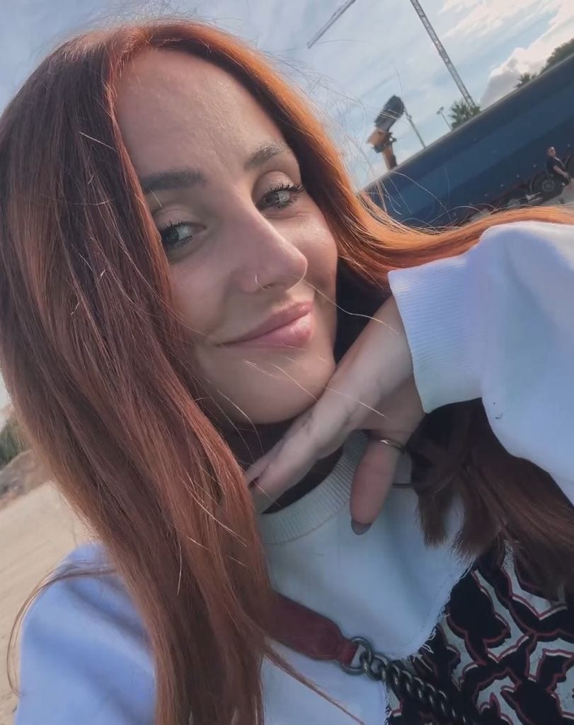 Rocío Flores posando con su cambio de look en Instagram