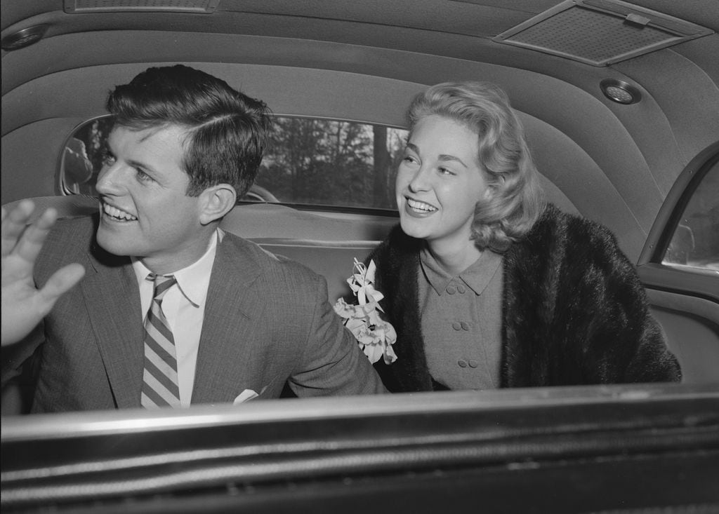 Edward (Ted) Kennedy (1932) y Joan Bennett Kennedy (1936) el día de su boda en Nueva York en 1958