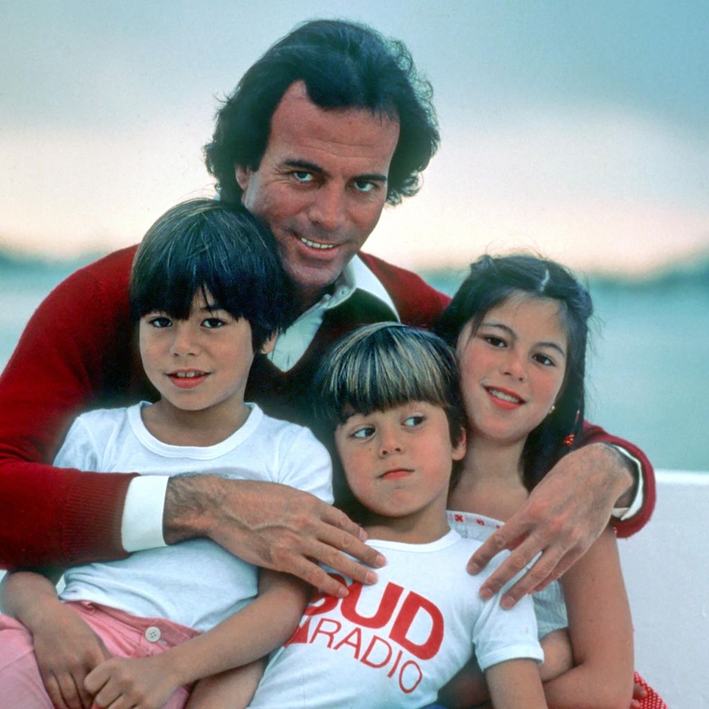 Julio Iglesias recuerda el accidente que hace 55 años le cambió la vida |  ¡HOLA!