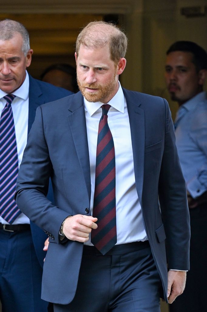 El príncipe Harry abandona Chatham House tras asistir al encuentro "The Invictus Games Foundation Conversation: From Policy to Practice", celebrado el 7 de julio de 2026 en Londres, Inglaterra