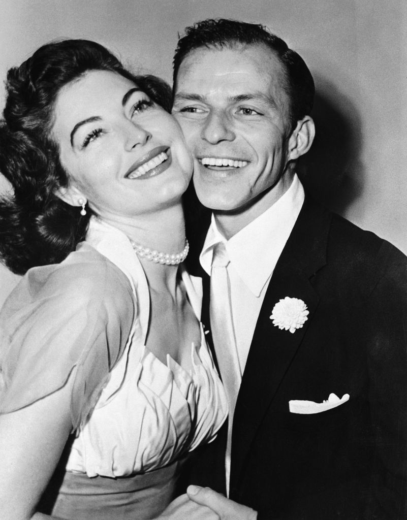 Frank Sinatra y Ava Gardner posan tras su boda en Filadelfia, en 1951, el inicio de una de las relaciones más intensas, turbulentas y comentadas del Hollywood clásico