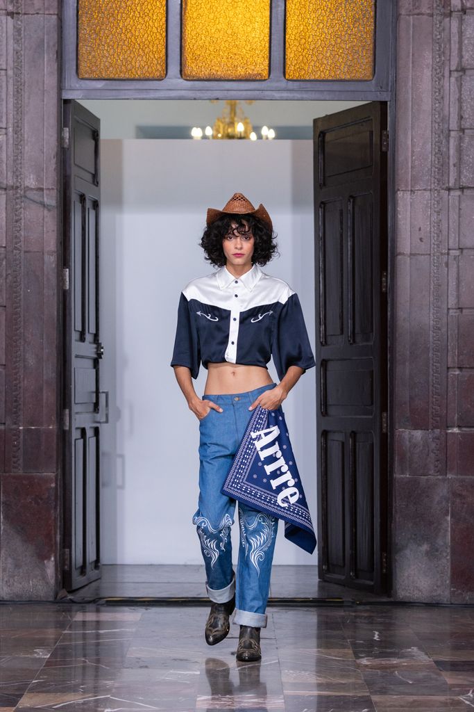 Alejandro Fernández presentó su proyecto de moda ARRRE en Volvo México Fashion Week Guadalajara 