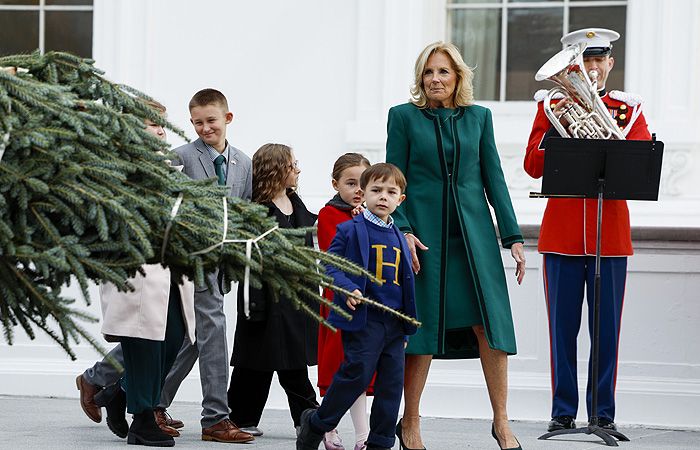 Jill Biden con los niños 
