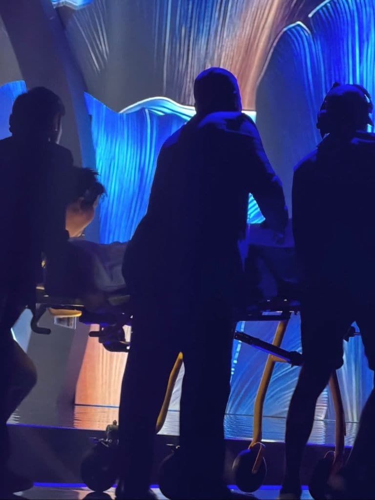 Miss Universe Jamaica tuvo que ser sacada del lugar en camilla