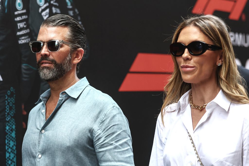 El hijo mayor del presidente estadounidense, de la mano de su mujer este domingo