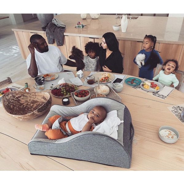 desayuno-familia-kim-kardashian