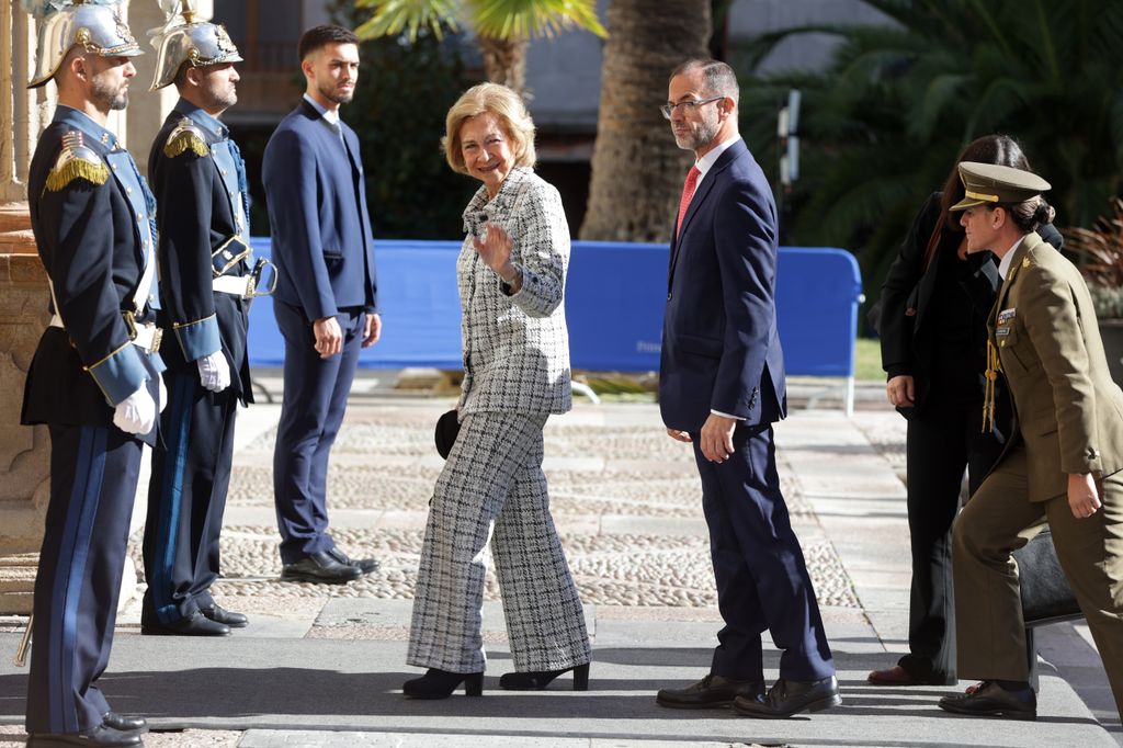 La reina Sofía llega al hotel La Reconquista para los Premios Princesa de Asturias 2025