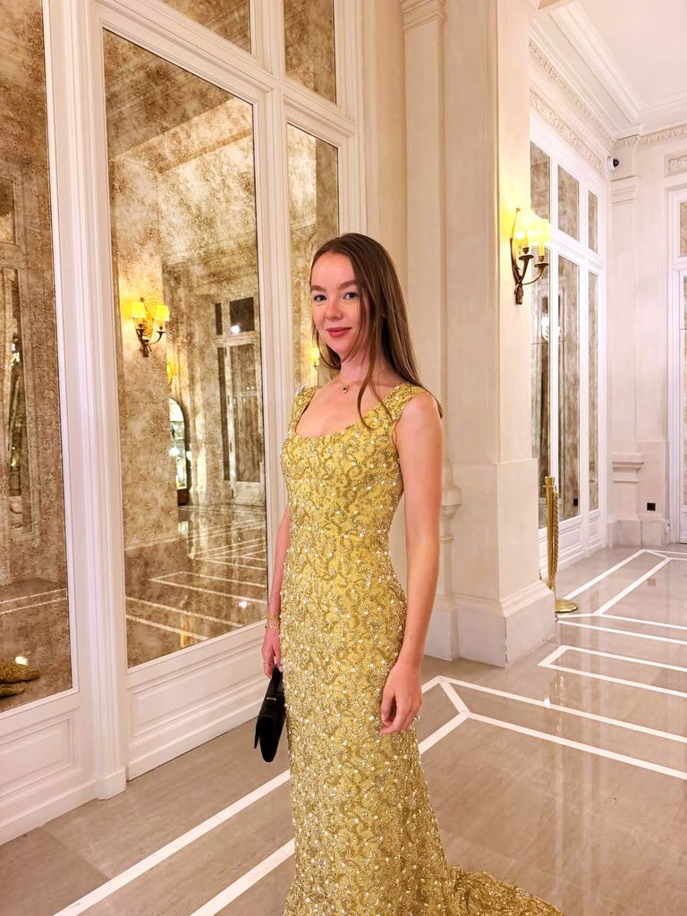 La princesa Alexandra de Hannover con el vestido dorado 'vintage' de su abuela Grace Kelly, 2026.