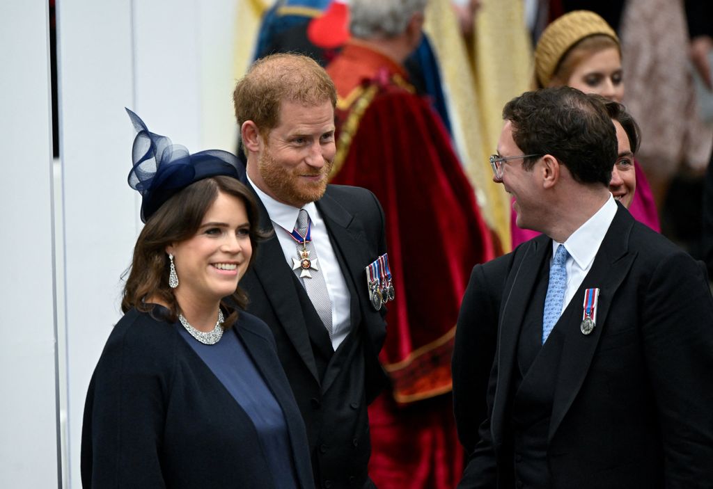 El príncipe Harry, Eugenia de York y Jack Brooksbank en la coronación de Carlos III en 2023