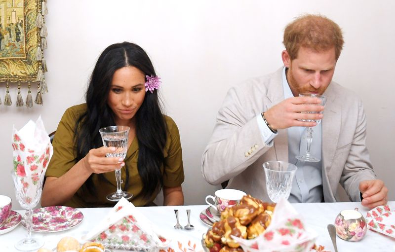 Los duques de Sussex comiendo