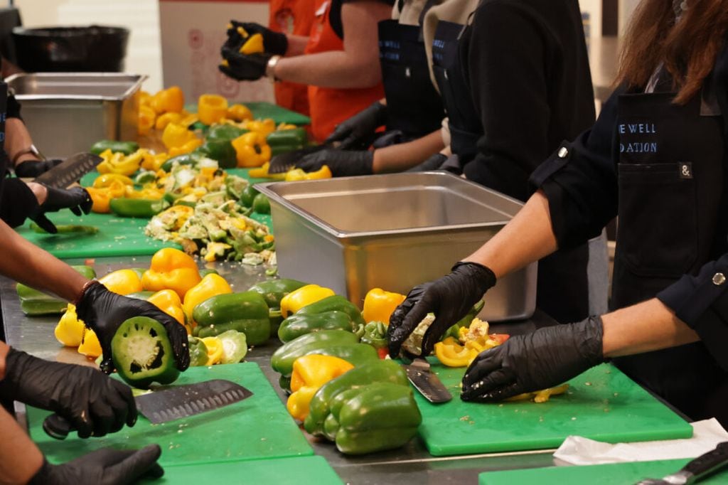 Harry y Meghan en el comedor social Our Big Kitchen de Los Ángeles