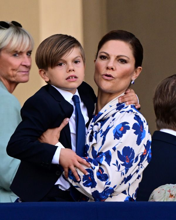 Victoria de Suecia con su hijo