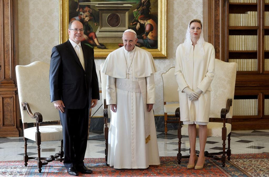 Alberto y Charlene de Monaco con el Papa Francisco