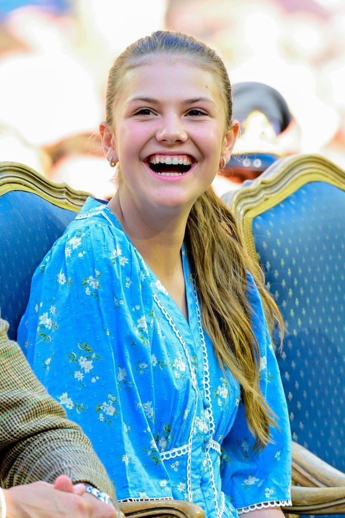 La familia real de Suecia celebrando el 48 cumpleaños de la princesa Victoria