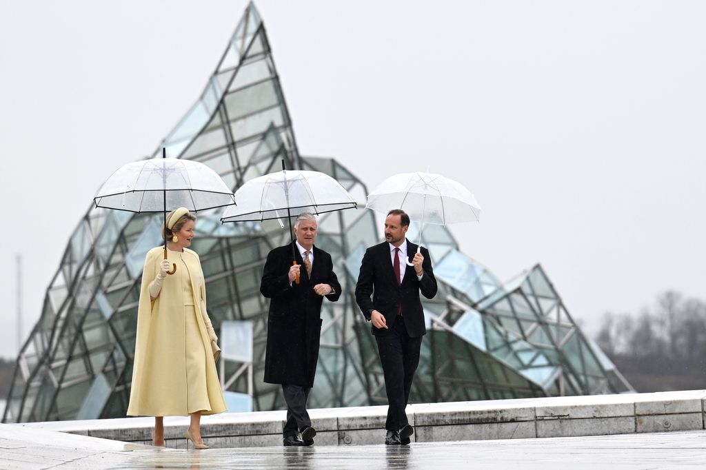 Felipe y Matilde de Bélgica junto al príncipe Haakon durante el segundo día de visita de Estado