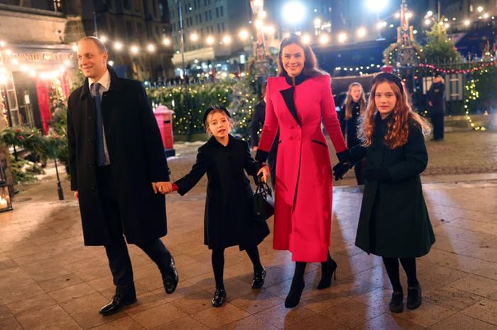 Lord Frederick Windsor y Sophie Winkleman con sus niñas
