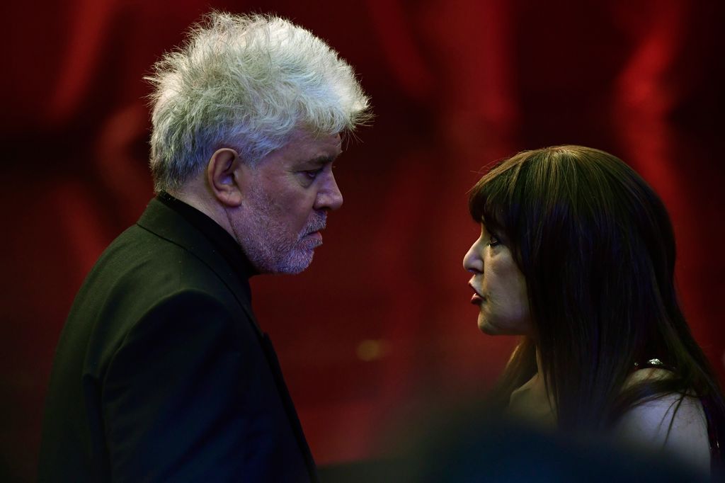 Pedro Almodóvar y Loles León, en la gala de los Goya de 2019