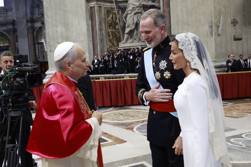 Los reyes Felipe y Letizia en la misa de inicio de pontificado del Papa León XIV