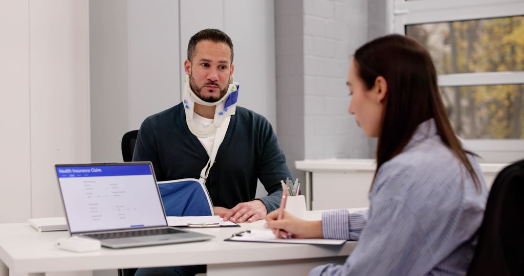 Trabajador reclamando la baja médica