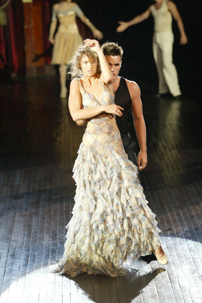 El performance de Alexander McQueen en 2004.