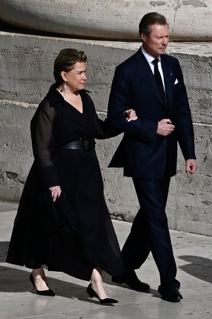 Enrique de Luxemburgo y María Teresa de Luxemburgo en el funeral del Papa Francisco 