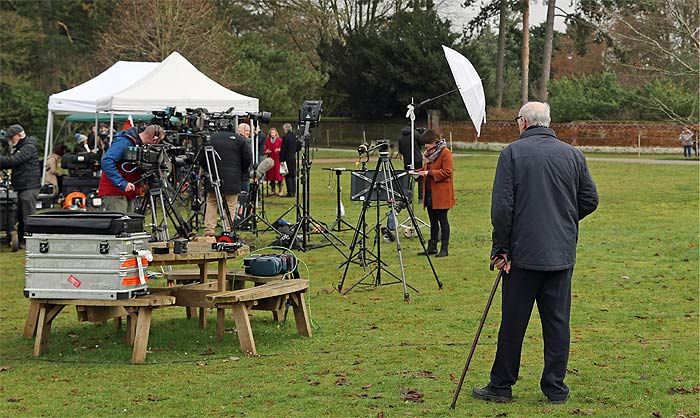 medios de comunicación esperan en Sandringham