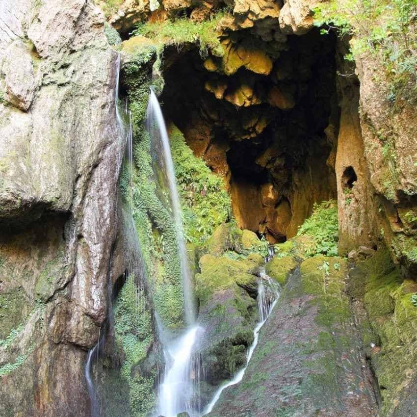 Hoces de Vegacervera y cueva de Valporquero.