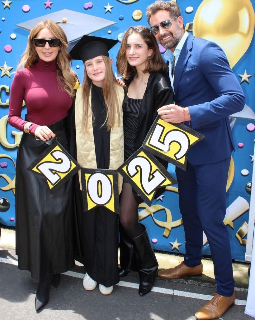 Hace unos días, celebraron con una familia (incluido Gabriel Soto) la graduación principal de Miranda.